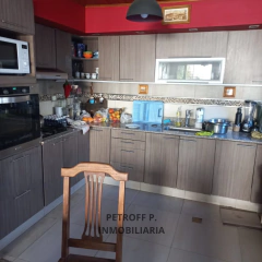 EN VENTA! TERRENO + 2 VIVIENDAS – Calle Rawson, Comodoro Rivadavia - Petroff P. Inmobiliaria