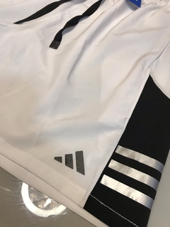 Bermuda mauricinho Adidas branca na internet
