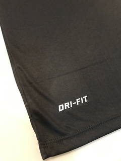 Camiseta dri-fit Nike preta na internet