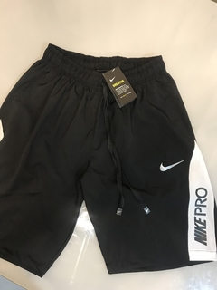 Bermuda Nike Pro preta