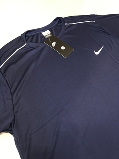 Camiseta dri-fit Nike azul escuro