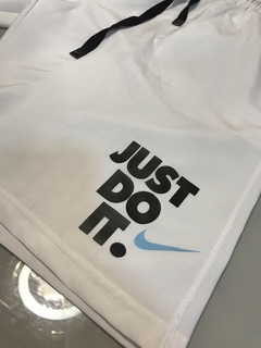 Bermuda Nike Just do it branca na internet