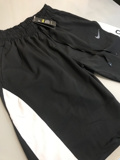 Bermuda Nike Pro preta na internet