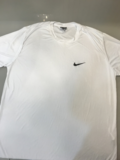 Camiseta dri-fit Nike (plus size)