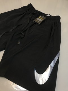 Bermuda Nike preta