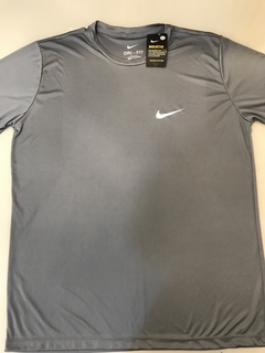 Camiseta Nike cinza escura
