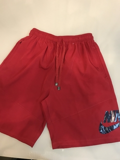 Bermuda Nike vermelha