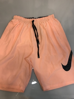 Bermuda Nike salmão