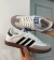 Adidas Samba na internet