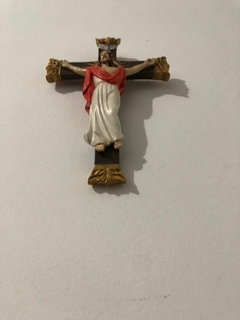Imagem de Crucifixo com Jesus Ressuscitado em Gesso Pintada à mão com detalhe do Espírito Santo - Ateliê Santa Pureza