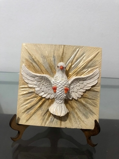 Imagem do Divino Espírito Santo Raiado em Gesso Pintada à mão ideal presente de batismo para mesa (SUPORTE NÃO INCLUSO) - comprar online