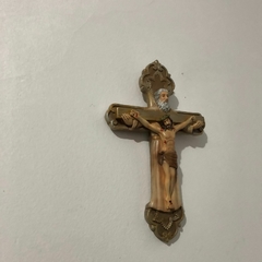 Imagem de Crucifixo de Jesus com Deus na Cruz em Gesso Pintada à mão com detalhe do pai e do filho - comprar online