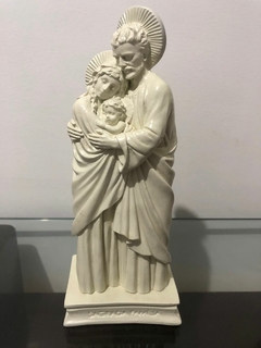 Imagem de Sagrada Família em Gesso Pintada à mão com Detalhe pintado em Branco na internet