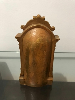 Imagem da Capela Sagrada Família em Gesso Pintada à mão com Pintura Monocromática cor Ouro na internet