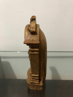Imagem da Capela Sagrada Família em Gesso Pintada à mão com Pintura Monocromática cor Ouro - Ateliê Santa Pureza
