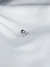 Piercing reto três pedrinhas