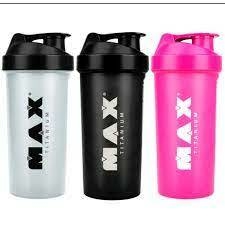 Coqueteleira Garrafa de Academia Shaker 700 ml - Max Titanium - com tela para facilitar a diluição.