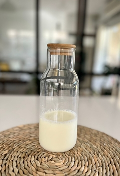 Botella de vidrio y tapa bamboo 750ml - comprar online