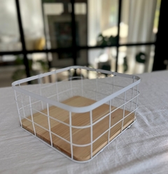 Canasta de alambre y madera - comprar online