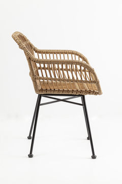 SILLON SIMIL RATTAN PATAS METAL NEGRO en internet