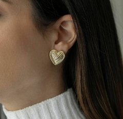 Brinco Botão Coração - Banho Ouro18k - comprar online