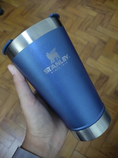 Copo térmico de garrafa Stanley de aço inoxidável de 473 ml com tampa para água fria e morna - comprar online