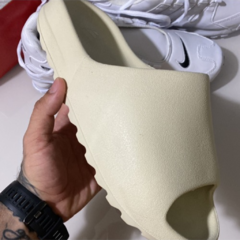 CHINELO ADIDAS YEEZY SLIDE PURE