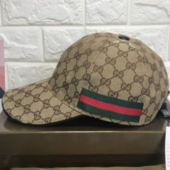 BONÉ GUCCI MONOGRAMADO - FECHO EM COURO