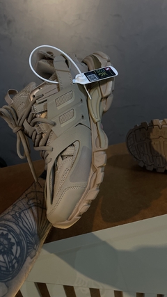 BALENCIAGA TRACKER na internet