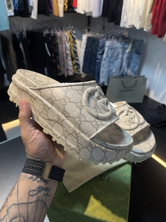 Slide Com Plataforma Gucci na internet