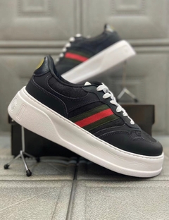 Gucci Tênis com GG gravado na internet