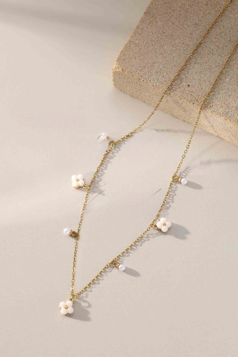 Cadena Acero Dorado con Dijes Flor — Toque Floral