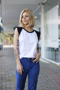 REGATA RAGLAN BRANCO / PRETO na internet