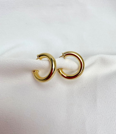 BRINCO ARGOLINHA TUBO LISA - M