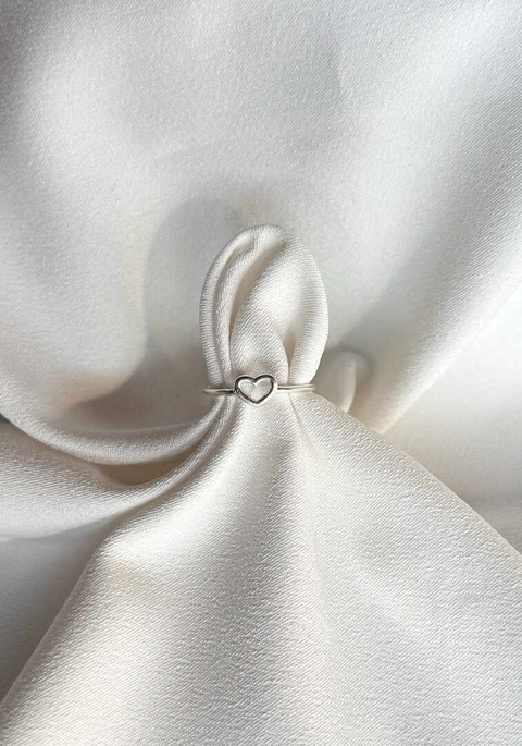 ANEL CORAÇÃO LISO VAZADO P - REGULÁVEL