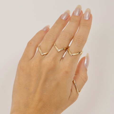 ANEL V COM ZIRCO NAS PONTAS