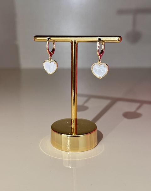 BRINCO ARGOLINHA CORAÇÃO MADREPÉROLA