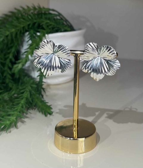 BRINCO FLOR LISTRADA