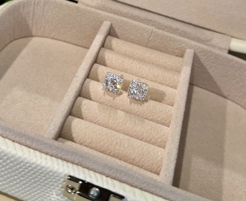 BRINCO PONTO DE LUZ CRAVEJADO QUADRADO