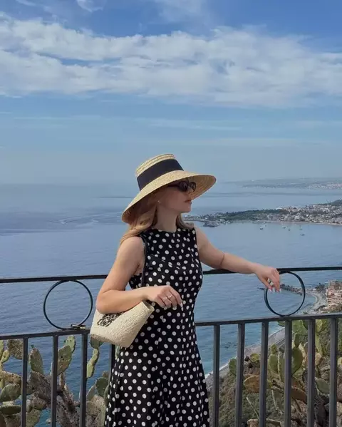 Vestido De Ombro Solto De Bolinhas