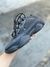 Yeezy 500 Black Utility camurça Tênis Yeezy recortes camurça Estilo único Yeezy 500 Tênis Yeezy recortes tela Moda urbana Yeezy 500 Tênis Yeezy bico arredondado Yeezy 500 fechamento por amarração Design exclusivo Yeezy 500 Tênis Yeezy detalhe tira linguet