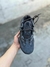Yeezy 500 Black Utility camurça Tênis Yeezy recortes camurça Estilo único Yeezy 500 Tênis Yeezy recortes tela Moda urbana Yeezy 500 Tênis Yeezy bico arredondado Yeezy 500 fechamento por amarração Design exclusivo Yeezy 500 Tênis Yeezy detalhe tira linguet