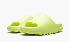 Yeezy Slides Glow en internet