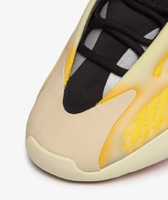 Yeezy 700 Mono Safflower en internet