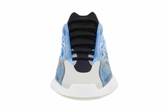 Yeezy 700 V3 Azareth en internet