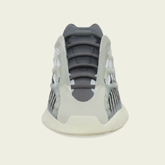 YEEZY 700 V3 Salt en internet