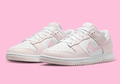 Dunk Low Paisley Pink W en internet