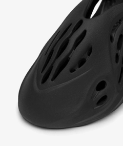 Yeezy Foam RNR Carbon en internet