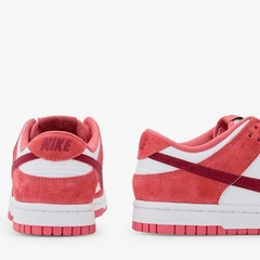 Dunk Low Valentine's Day W en internet