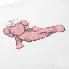 T-Shirt Kaws Uniqlo - NWM Sneakers